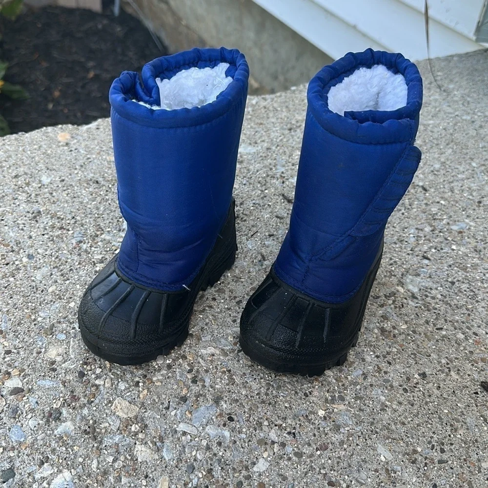 Kid Connection Boys Snow boots size 6